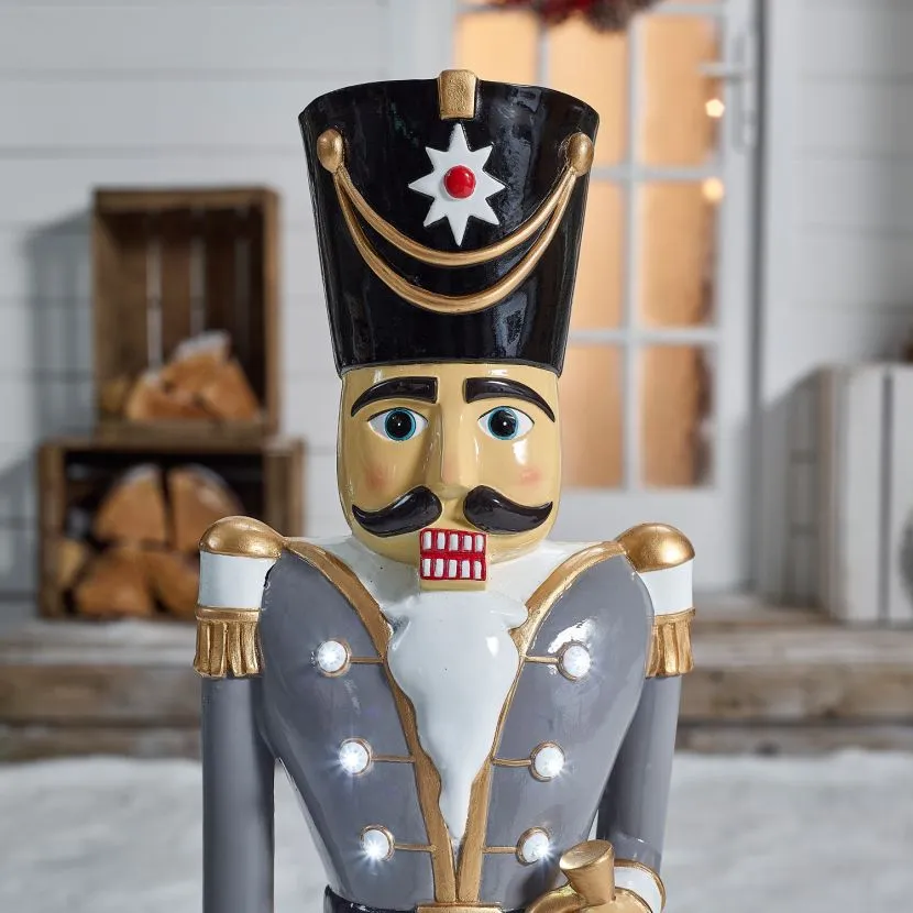 The Winter Workshop - Norbert The 3ft Christmas Nutcracker 20 The Winter Workshop - Norbert The 3ft Christmas Nutcracker - Image 18