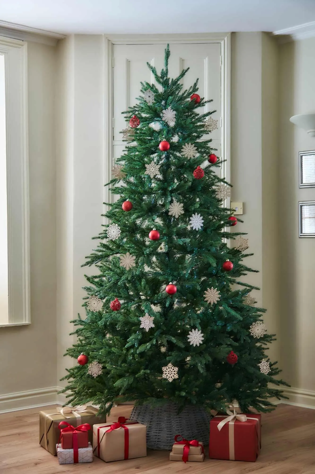 7ft Bedminster Spruce Feel-Real Artificial Christmas Tree 4 7ft Bedminster Spruce Feel-Real Artificial Christmas Tree - Image 2