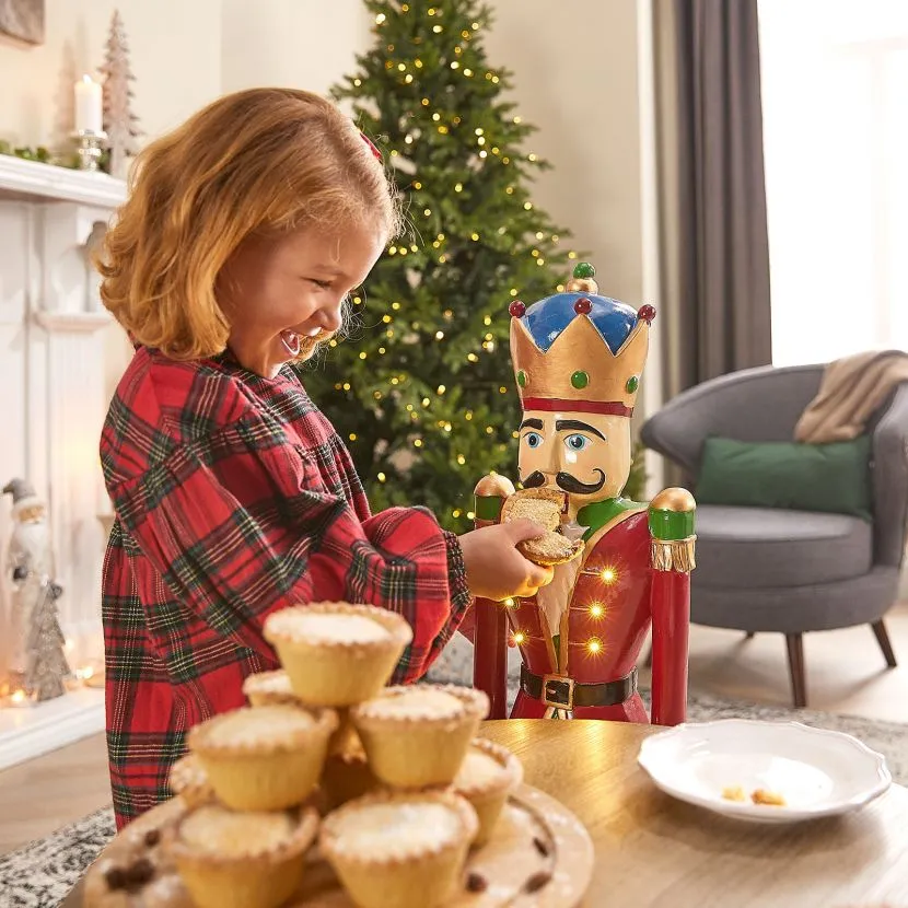 The Winter Workshop - Norbert The 3ft Christmas Nutcracker 11 The Winter Workshop - Norbert The 3ft Christmas Nutcracker - Image 9