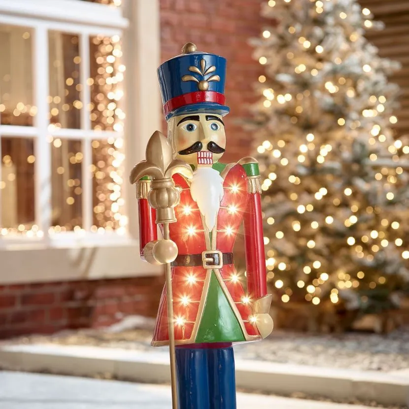 Norbert The 3ft Christmas Nutcracker With Staff 9 Norbert The 3ft Christmas Nutcracker With Staff - Image 7