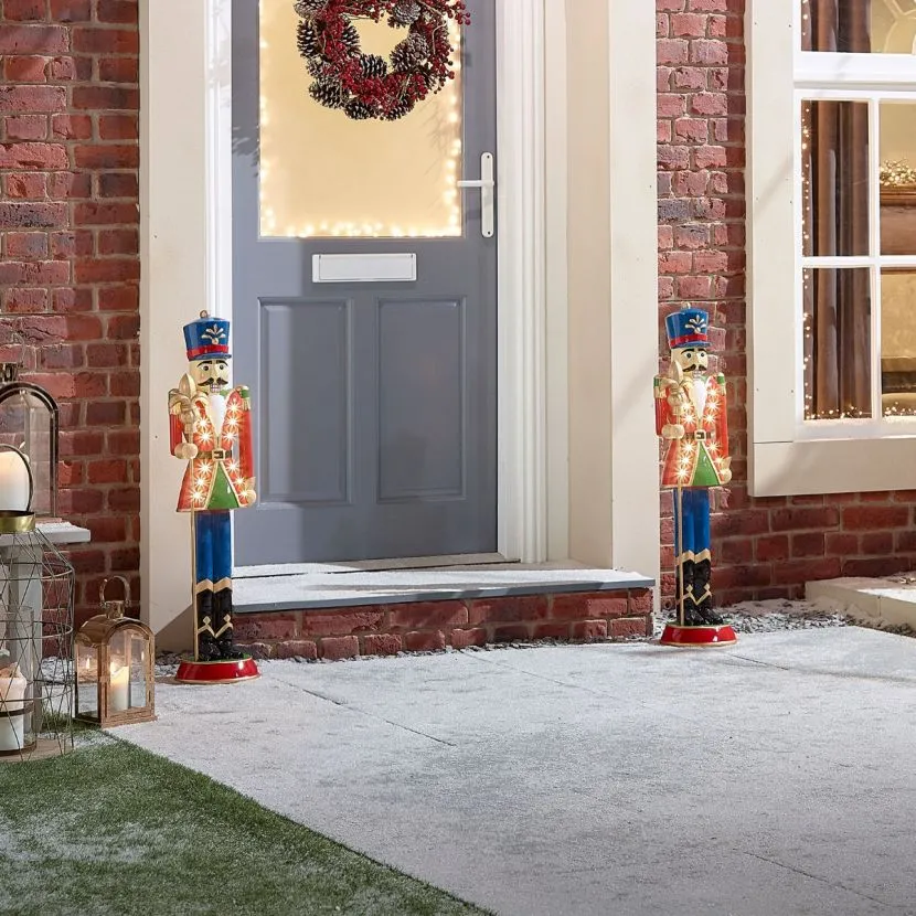 Norbert The 3ft Christmas Nutcracker With Staff 12 Norbert The 3ft Christmas Nutcracker With Staff - Image 10