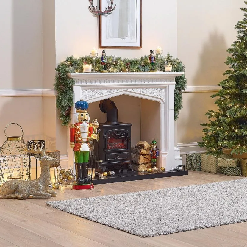 Noel The 3ft Red Christmas Nutcracker With Staff 9 Noel The 3ft Red Christmas Nutcracker With Staff - Image 7