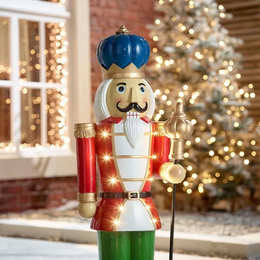 Noel The 3ft Red Christmas Nutcracker With Staff 5 Noel The 3ft Red Christmas Nutcracker With Staff - Image 3